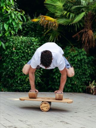 Nová výzva? 💪😁 #woodboards #yogo #novavyzva #balancnideskazceska #balancechallenge #traininghard #coretraining #challenge...