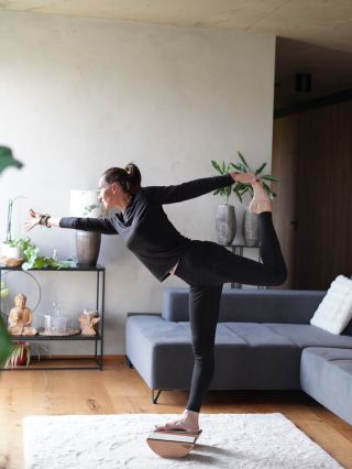 Zkus vnést do své jógové praxe nový rozměr 🌊 Každý pohyb na Yogo se stává výzvou, každý nádech jistotou. #okorensiyogu...